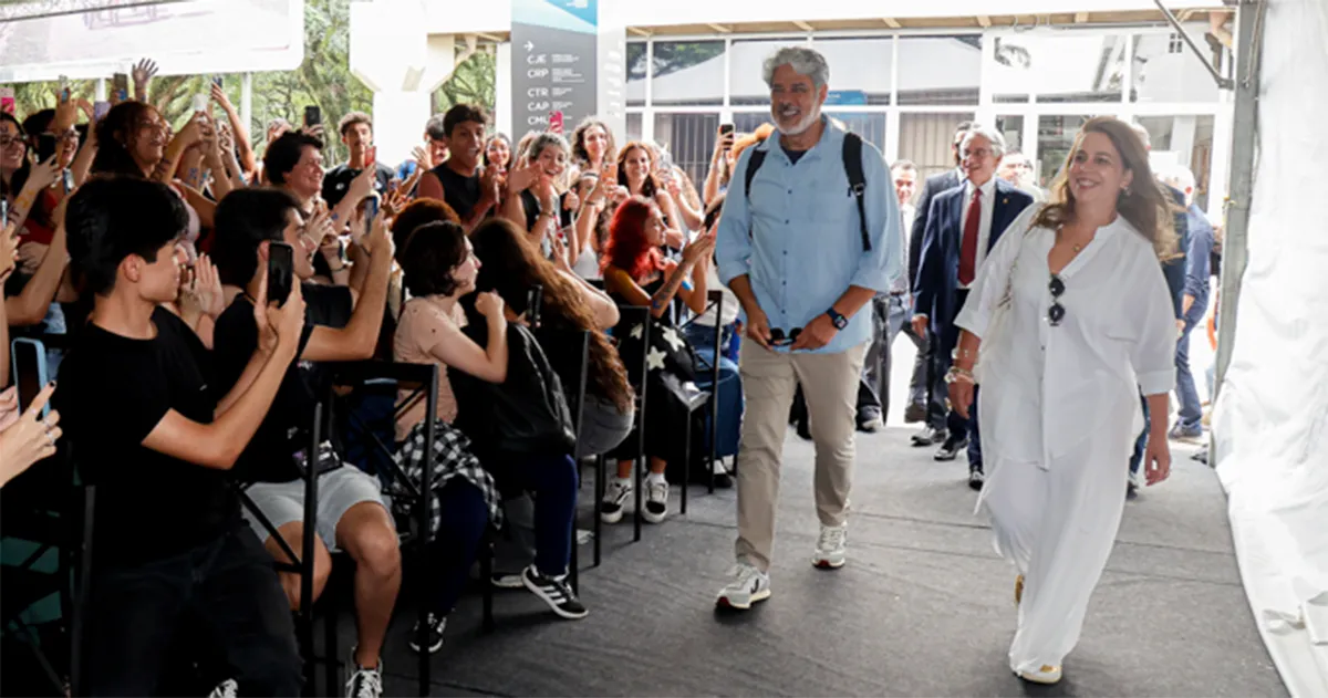 Na USP, William Bonner dá dicas para os calouros de Comunicação