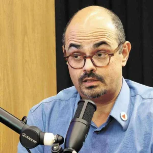 Mateus Simões em reunião estratégica sobre comunicação do governo Zema